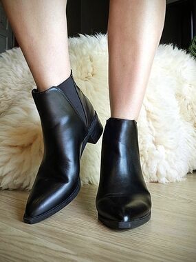 Black Leather Sleek Chelsea Boots